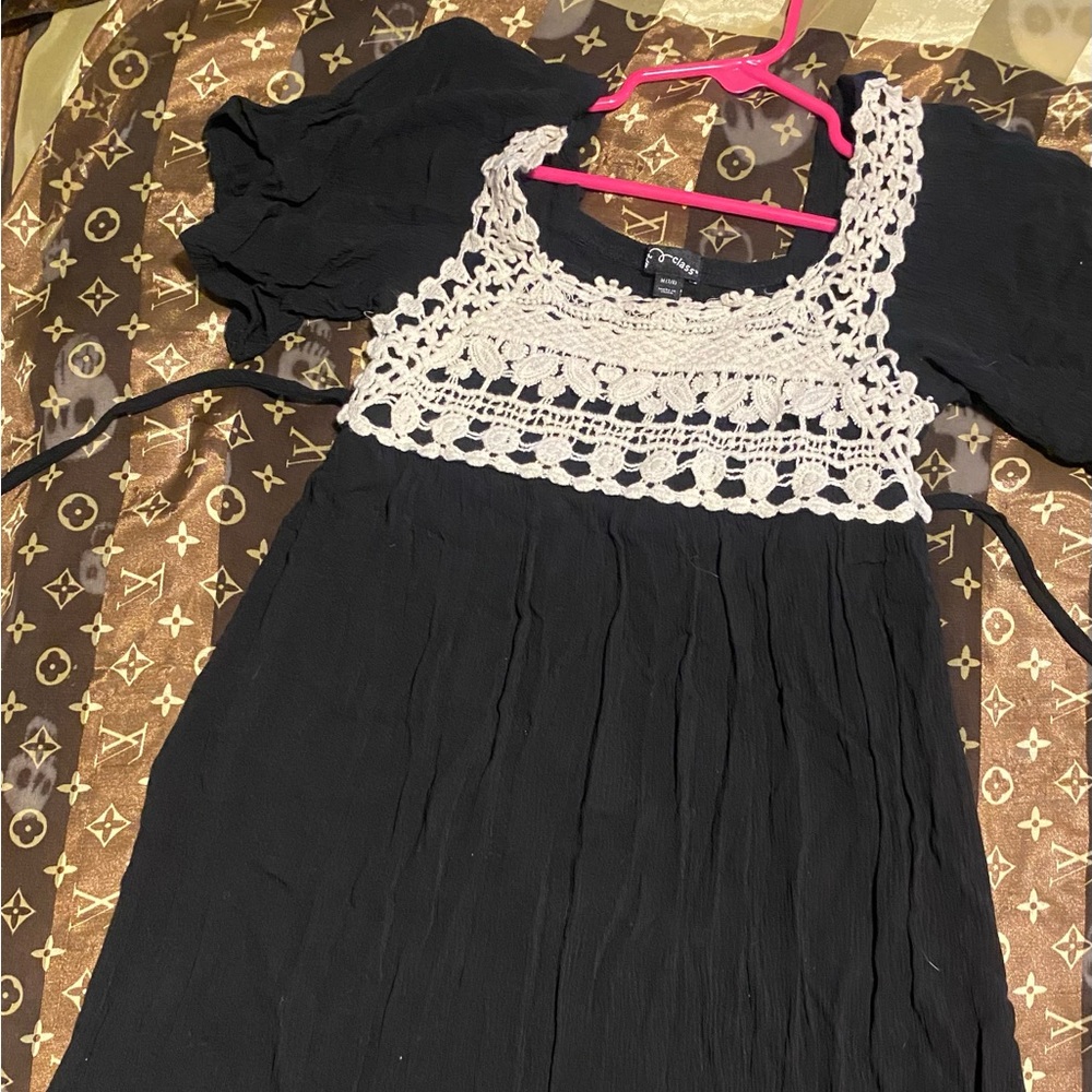 Girls SZ 7/8 black with white crochet detailing